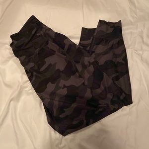 Old Navy Camo Leggings NWOT